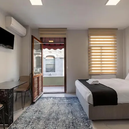Apartment Cozy & Comfy Studio At Beyoglu - 40